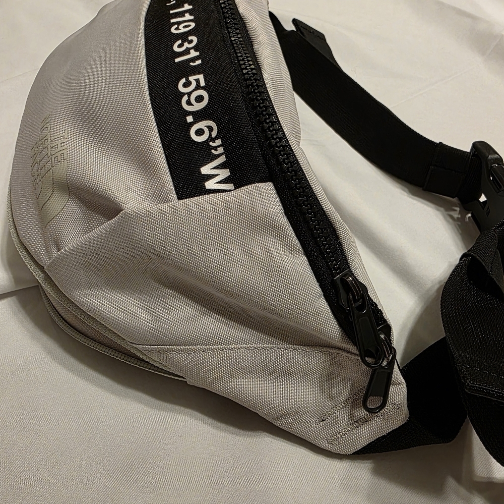 The North Face Borealis LIGHT Gray 13" Sling Bag, EUC - Picture 9 of 16